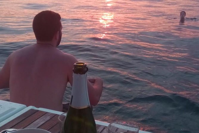 1h Refreshing Sailing Tour in Barcelona with Open Bar & Snacks - Snacks, open bar, and the little comforts that make the hour feel good