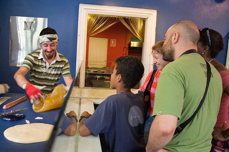 2.5-Hour Kids & Family Walking Tour in English - Quick hits for families in the Gothic Quarter