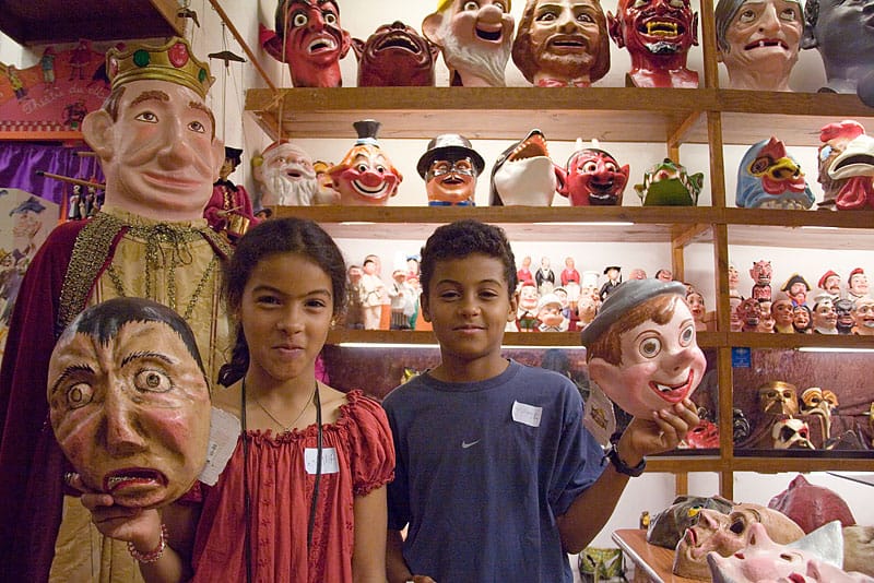 2.5-Hour Kids & Family Walking Tour in English - Giants that come alive (and speaking trees that get the room moving)