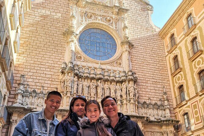 2-Day Tour: Gaudi & Sagrada Familia + Montserrat & Winery - Day 1: from Gothic streets to the Passeig de Gràcia glow