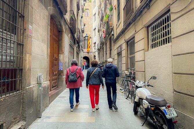3-Hour Private Guided Walking Tour of Barcelona - La Rambla and Plaça Reial: seeing the famous without getting swallowed