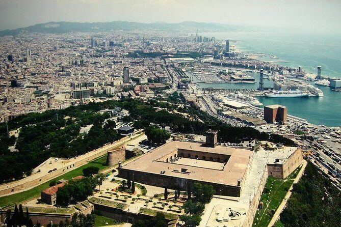 40-min Barcelona Old Urban F1 Circuit Supercar Tour - Driving on the historic street circuit: what you’re actually chasing