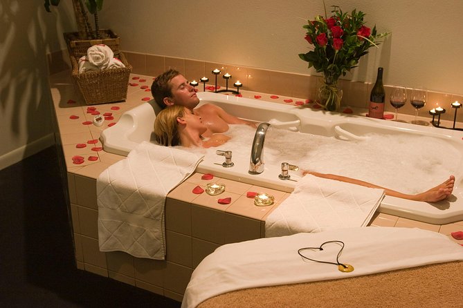 60 min Couple's Massage to choose and 30 min Floral Bath at THAI SPA MASSAGE - Finding Thai Spa Massage Barcelona on Passeig de Gràcia without getting lost