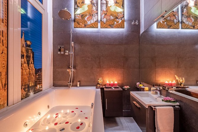 60 min Couple's Massage to choose and 30 min Floral Bath at THAI SPA MASSAGE - Your 60-minute couples Thai massage: two therapists, your own intensity and aroma