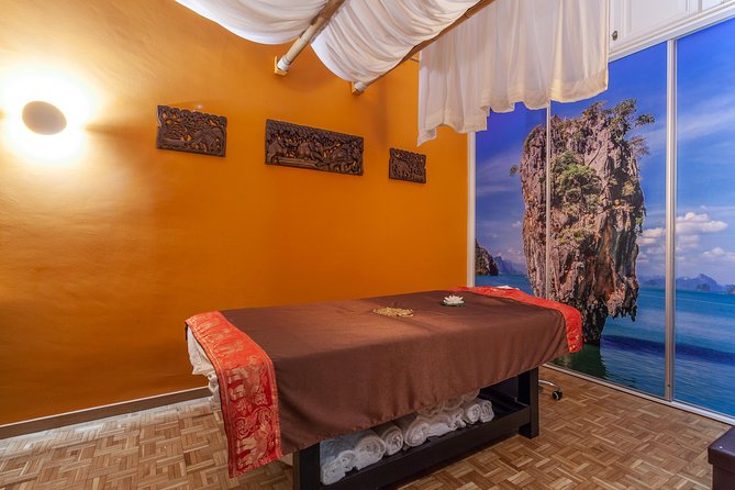60 min Foot and Leg Massage at THAI SPA MASSAGE BARCELONA - What the Best Reviews Tell Me: Clean Rooms, Helpful Staff, and a Skilled Therapist