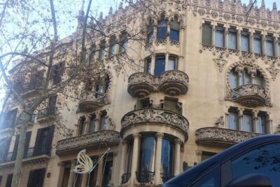 8-Hour Barcelona Private Tour - Plaza Catalunya and Passeig de Gràcia: the Modernisme corridor where the story starts