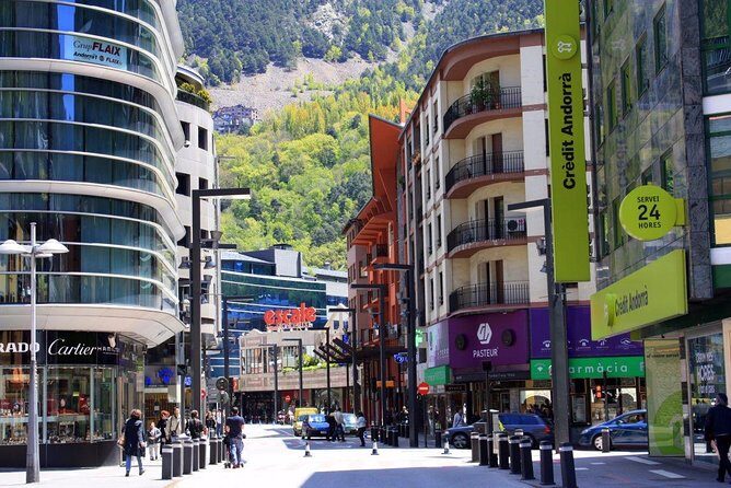 Andorra Private Tour: Sightseeing, Shopping & Traditional Lunch - Marisqueria Don Denis Lunch: Three Courses, Pyrenees Flavors, Cava