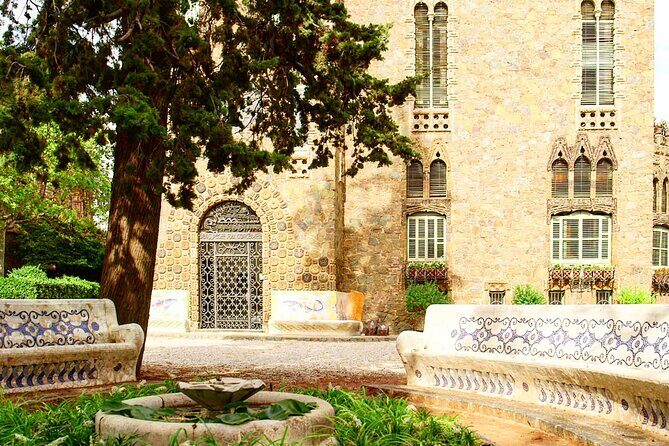 Antoni Gaudí's Torre Bellesguard: A treasure to discover - Gardens and the outdoor side: calmer than the city center