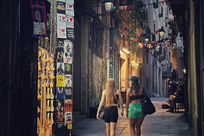 Barcelona 1.5h Private Old Town, Gothic & Ramblas Walking Tour - Catedral de Barcelona and the Hidden-Square Pair: Big Landmarks and Quiet Breathers