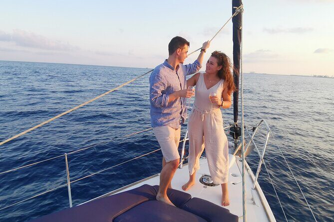 Barcelona 1-hour Boat Trip with Cava and Snacks - Who this boat trip is best for