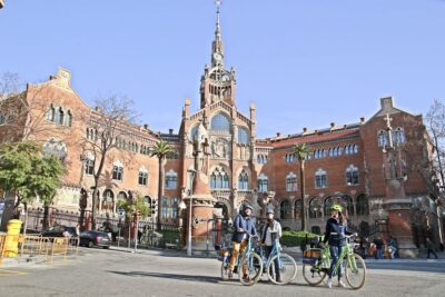 Barcelona: 2.5-Hour Bike or E-Bike Historical Tour - Starting at Passeig de Lluís Companys and the Arc de Triomf photo stop