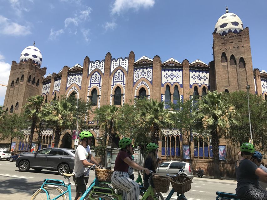 Barcelona: 2.5-Hour Bike or E-Bike Historical Tour - The ride to Sagrada Família: spires, facades, and unfinished wonder