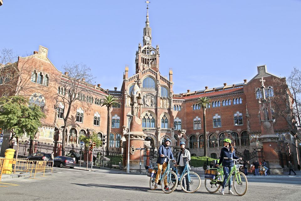 Barcelona: 2.5-Hour Bike or E-Bike Historical Tour - Starting at Passeig de Lluís Companys and the Arc de Triomf photo stop