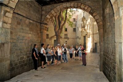 Barcelona 2-Hour Gothic Walking Tour - How the Tour Keeps the Gothic Quarter From Feeling Random