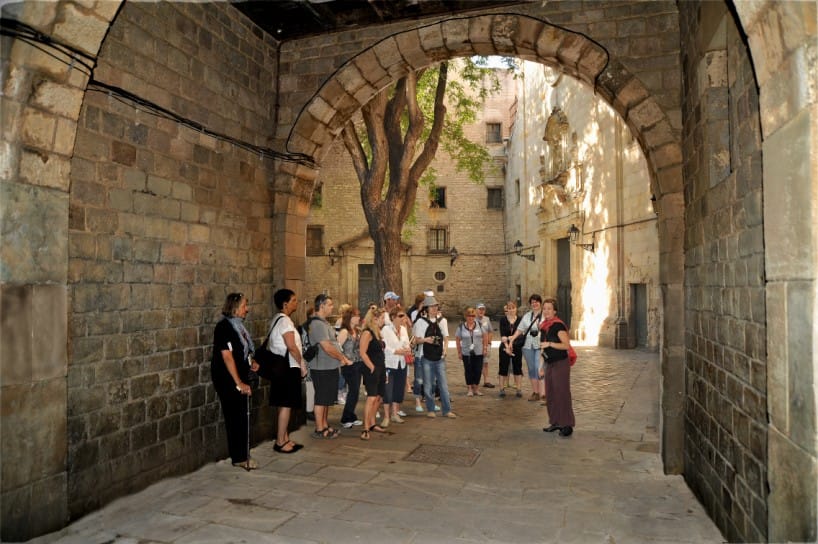 Barcelona 2-Hour Gothic Walking Tour - How the Tour Keeps the Gothic Quarter From Feeling Random