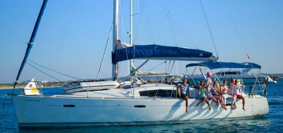 Barcelona: 2-Hour Private Boat Cruise - Finding the Skipper: The Red Column Meeting Point