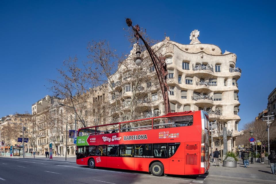 Barcelona: 24 or 48-Hour Hop-On Hop-Off Bus Tour - Green vs Orange routes: mapping your day with two circuits