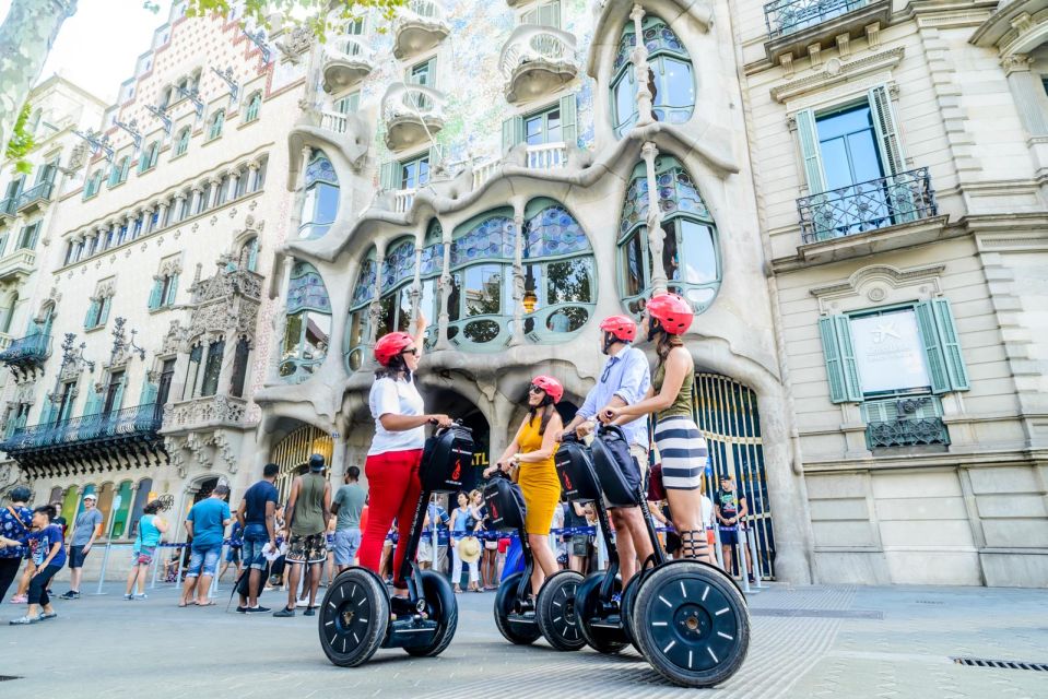 Barcelona: 2,5h Gaudí Segway Tour - Ciutadella Park: Learning Modernisme in the Middle of It