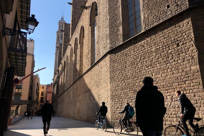 Barcelona 3-hour Bike or E-Bike Tour: Highlights and Hidden Gems - Arc de Triomf: Not About Winning, About Progress