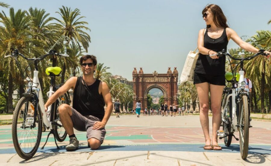 Barcelona: 4-Hour E-Bike Photography Tour - Alfredo as your guide: funny, organized, and photo-friendly