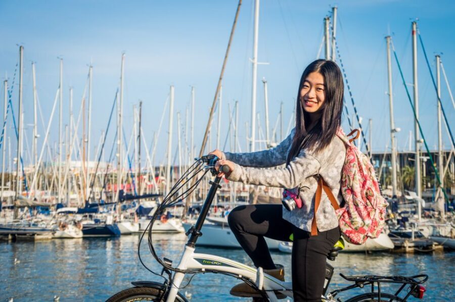 Barcelona: 4-Hour E-Bike Photography Tour - The end stop: tapas and a drink that turns questions into plans