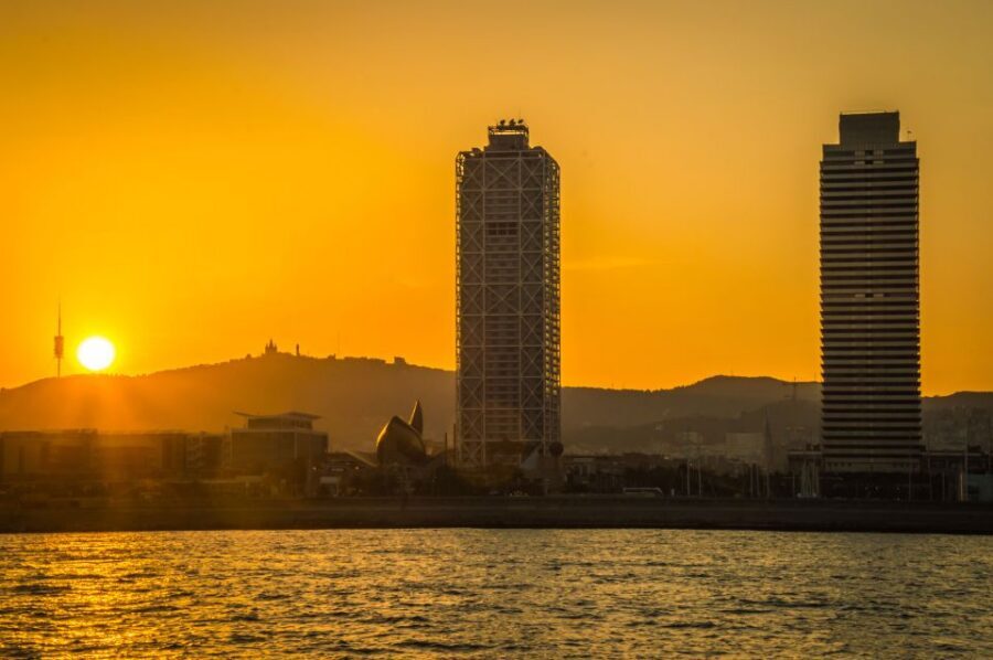 Barcelona: 4-Hour E-Bike Photography Tour - Meet at Cervantes 5: finding E-BIKE RENT and starting smoothly