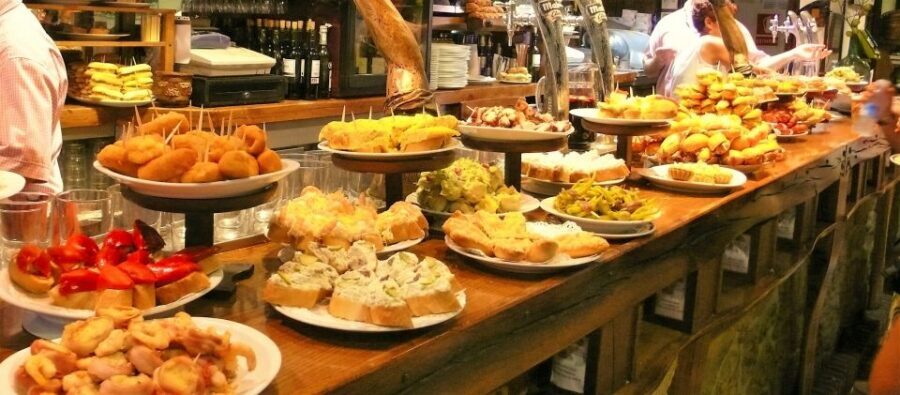 Barcelona: 4-Hour Private Market & Foodie Tour - Plaça Reial to the Old City: why this start matters