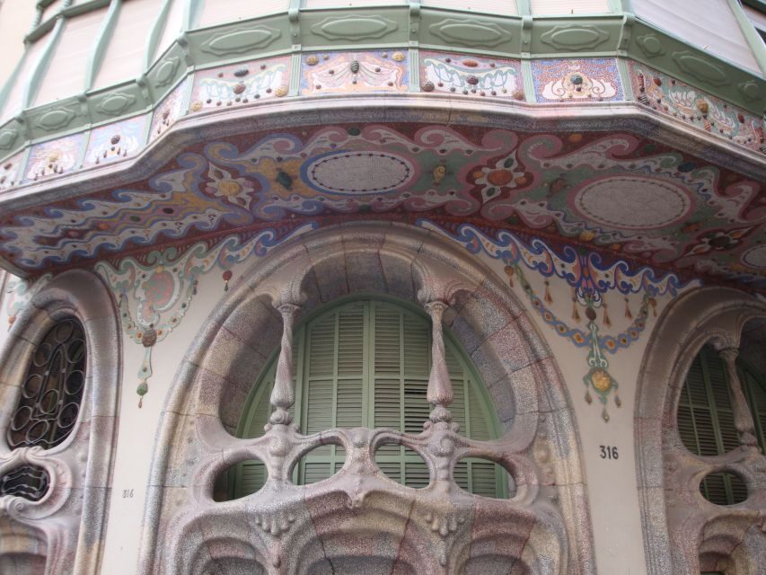 Barcelona: Art Nouveau & Gaudí Tour - Why the Golden Square Feels Like a Concentration of Status