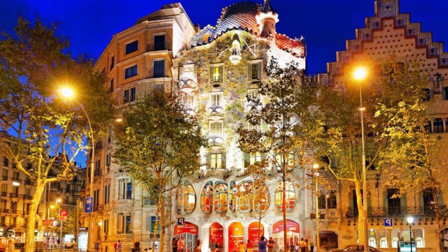 Barcelona Audioguide - TravelMate app for your smartphone - Who should book this audioguide app