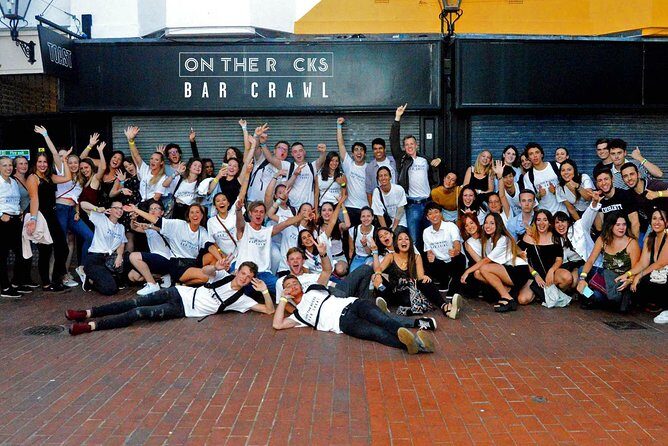 Barcelona Bar Crawl - Guides and group vibe: the difference between walking and hosting