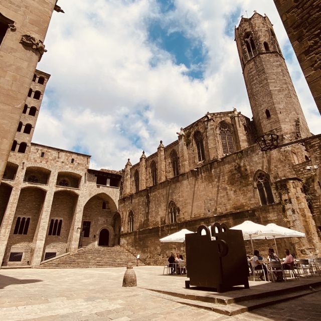 Barcelona: Barri Gotic Small Group Walking Tour - A 2-hour route built around squares, not random street stops