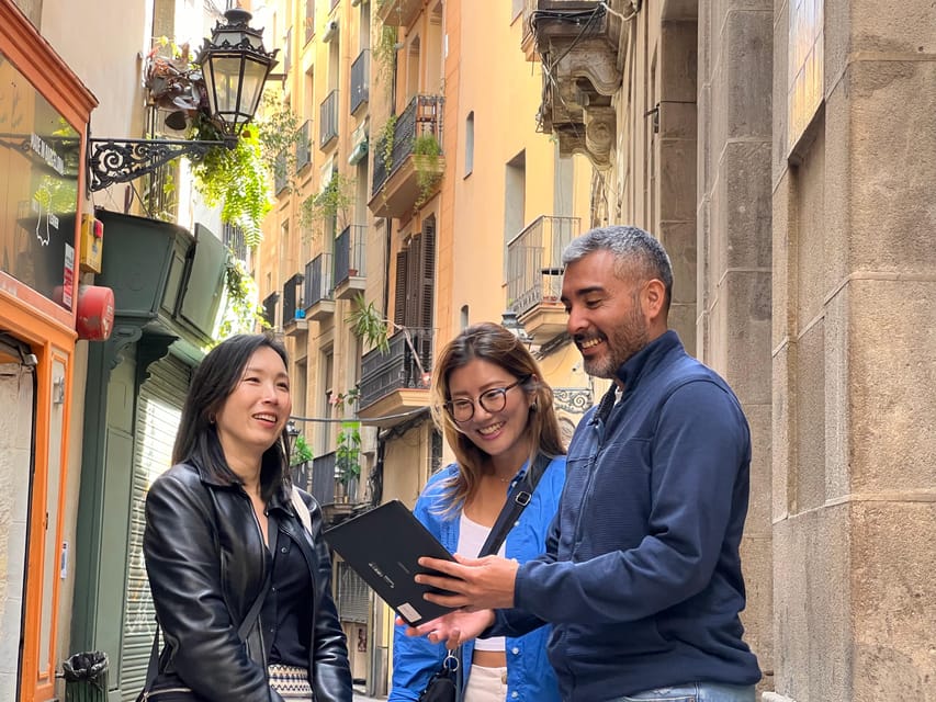 Barcelona: Barri Gotic Small Group Walking Tour - Plaça del Rei: where politics shows up in stone