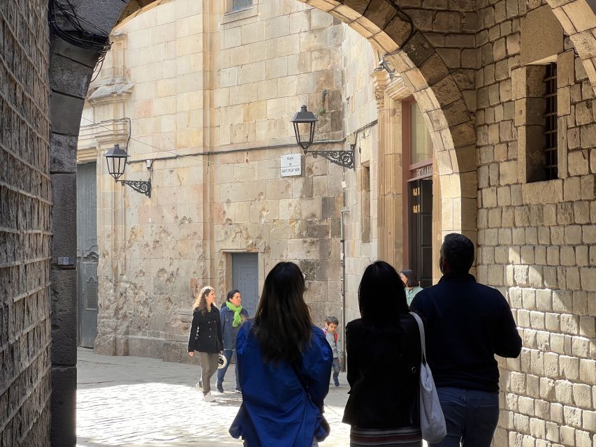 Barcelona: Barri Gotic Small Group Walking Tour - Plaza de San Felipe Neri: a tragic story you’ll remember