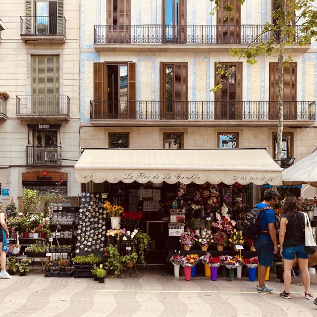 Barcelona: Barri Gotic Small Group Walking Tour - Roman roots under medieval streets