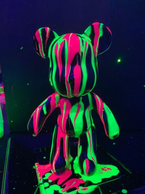 Barcelona: Bear-brick Fluorescent Painting | Wine and Art - Practical Tips to Get a Better Result