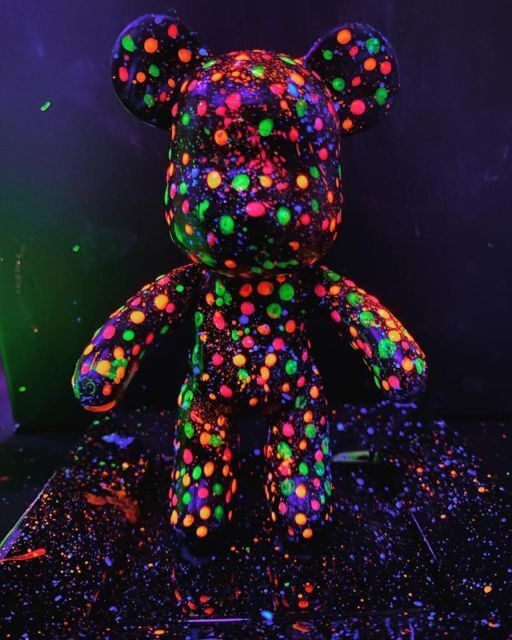 Barcelona: Bear-brick Fluorescent Painting | Wine and Art - Materials, Colors, and Guidance: Built for Beginners
