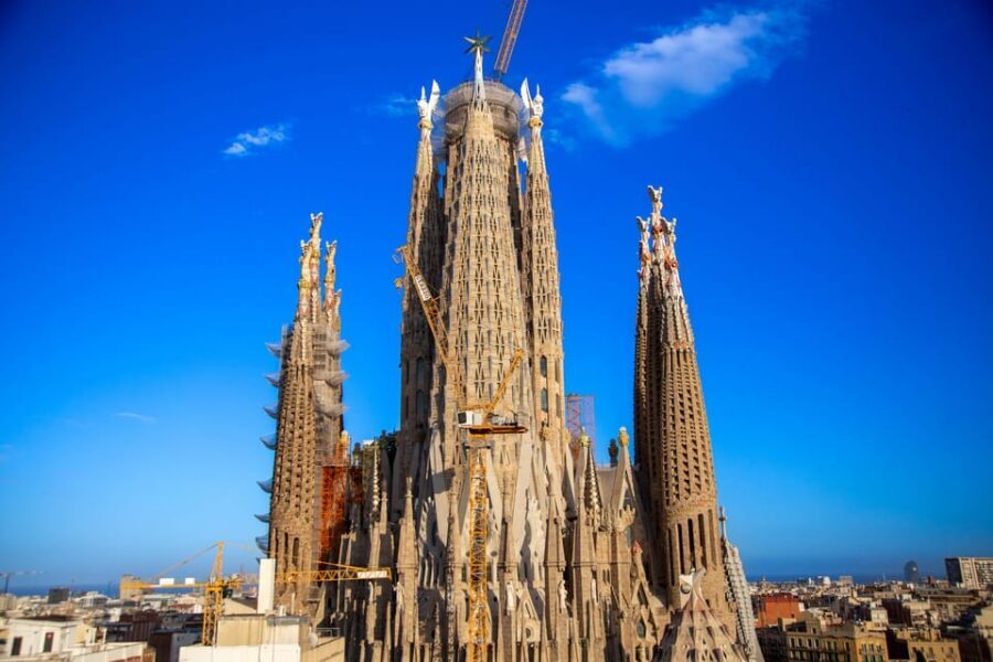 Barcelona: Best of Sagrada Familia Private Tour - Skip-the-line entry: what you gain (besides not waiting)