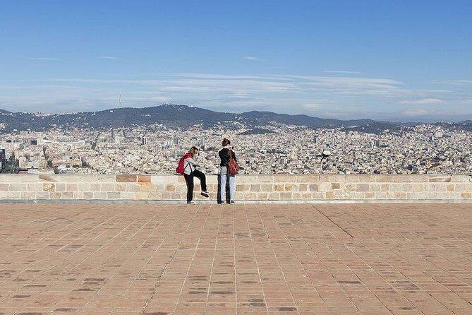 Barcelona Best Views: Old Town and Montjuic Castle Private Tour - Montjuïc Castle and the prison dungeons: the star attraction