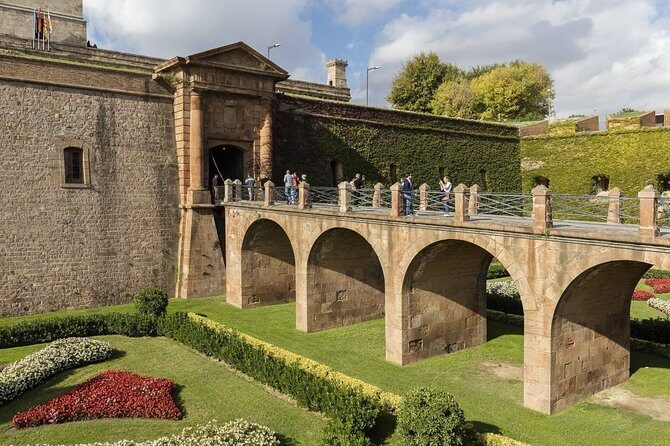 Barcelona Best Views: Old Town and Montjuic Castle Private Tour - Price and value: what you’re paying for at $122.15