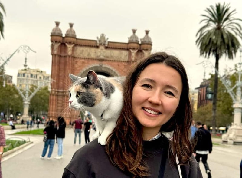 Barcelona: Bike or eBike Tour, Top Sights & Local Insights - Sagrada Família photo stop plus one more late-route moment