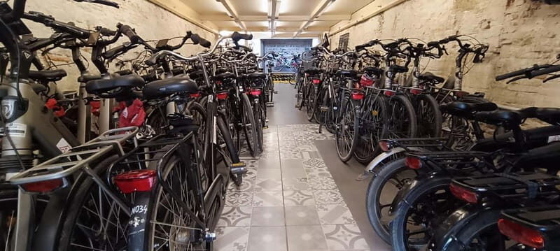 Barcelona: Bike Rental for 2 - 24 Hours - Your bike setup: three speeds, adjustable seat, and a mechanic check