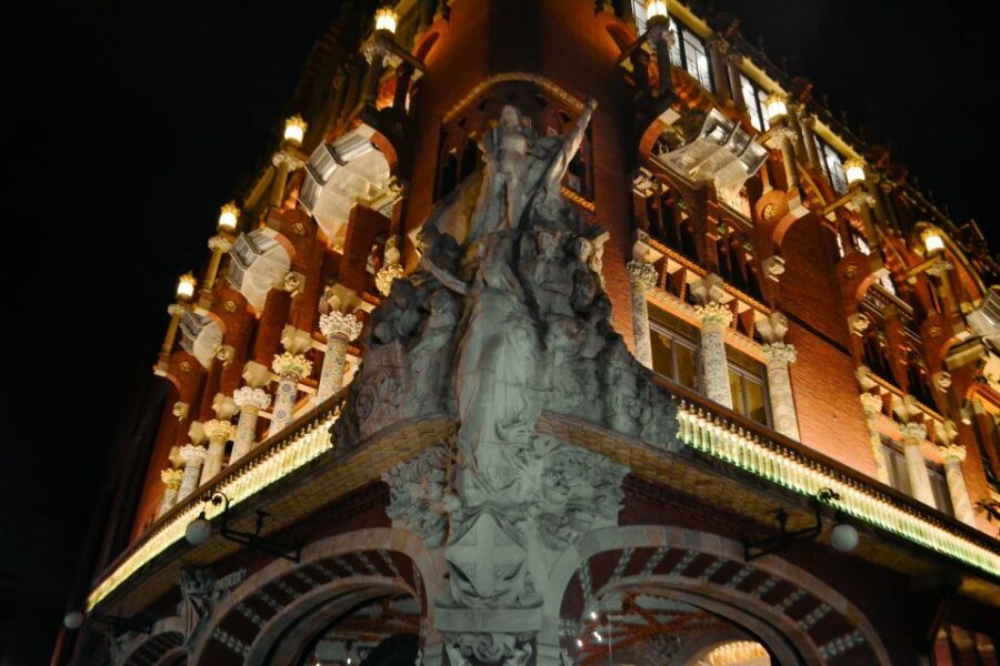 Barcelona Bike Tour by Night with Cava - Plaza España Night View: The Cava Moment You’ll Actually Remember