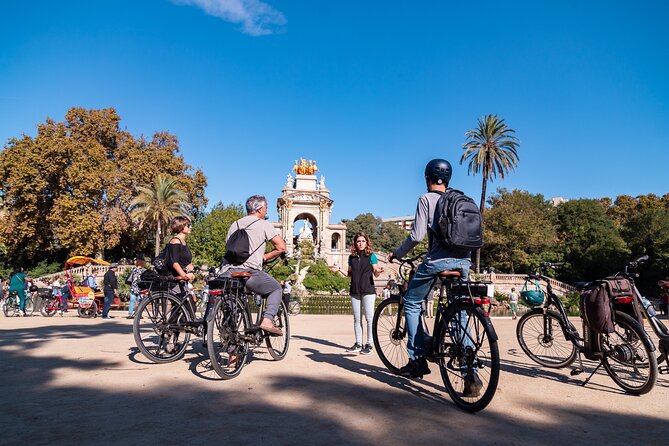 Barcelona Bike tour, Gaudí houses or beach bike or eBike tour - Why this Barcelona loop is such a smart first move