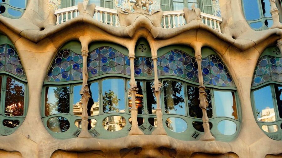 Barcelona: Bike Tour & Sagrada Familia Skip-the-Line Tickets - The Big Idea: Bike First, Sagrada Second