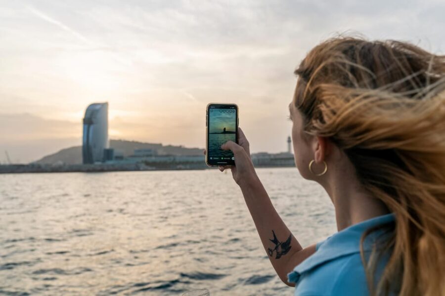 Barcelona: Boat Trip and Panoramic Helicopter Flight - Barcelona by air: the 7-minute helicopter window