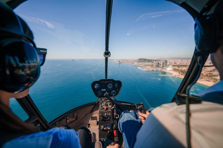 Barcelona: Boat Trip and Panoramic Helicopter Flight - Private transfer to Port Vell: the calm between the thrills
