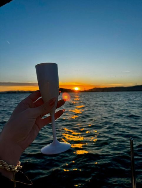 Barcelona: Boat trip with cava in amazing sailboat - Who should book this Barcelona boat trip?