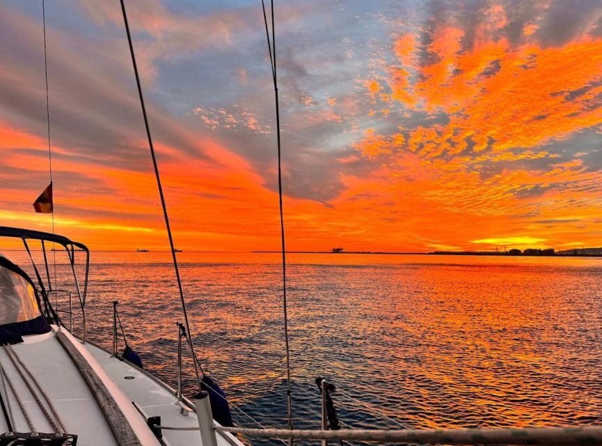 Barcelona: Boat trip with cava in amazing sailboat - The skyline cruise: Barceloneta, beaches, and sea-level city views