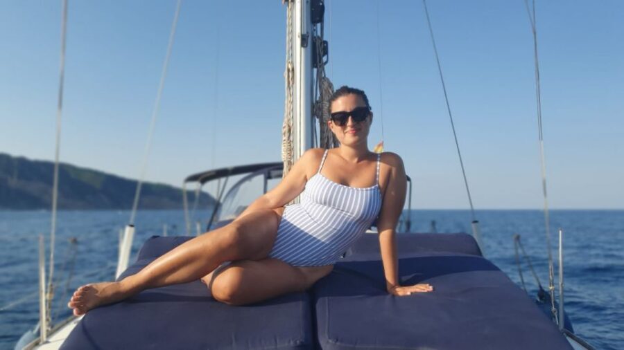 Barcelona: Boat trip with cava in amazing sailboat - The sunset route: W Barcelona, Old City views, and a slower pace