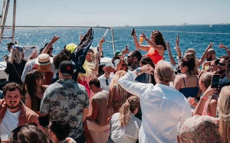 Barcelona: Brunch Boat Party with Drinks and DJ - Key things I’d book this for
